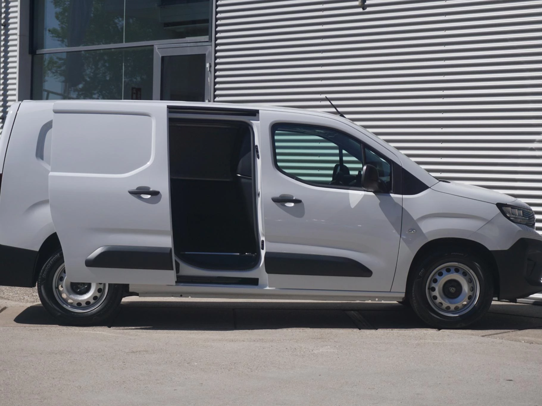 Hoofdafbeelding Peugeot e-Partner