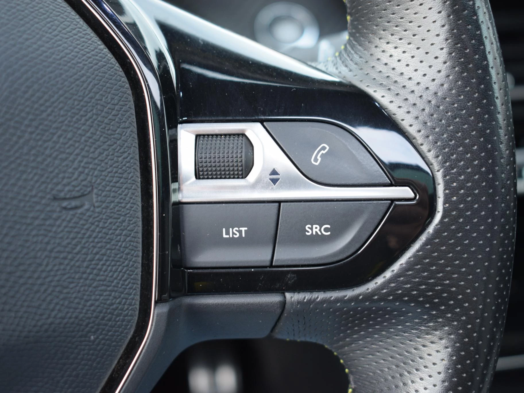 Hoofdafbeelding Peugeot e-2008