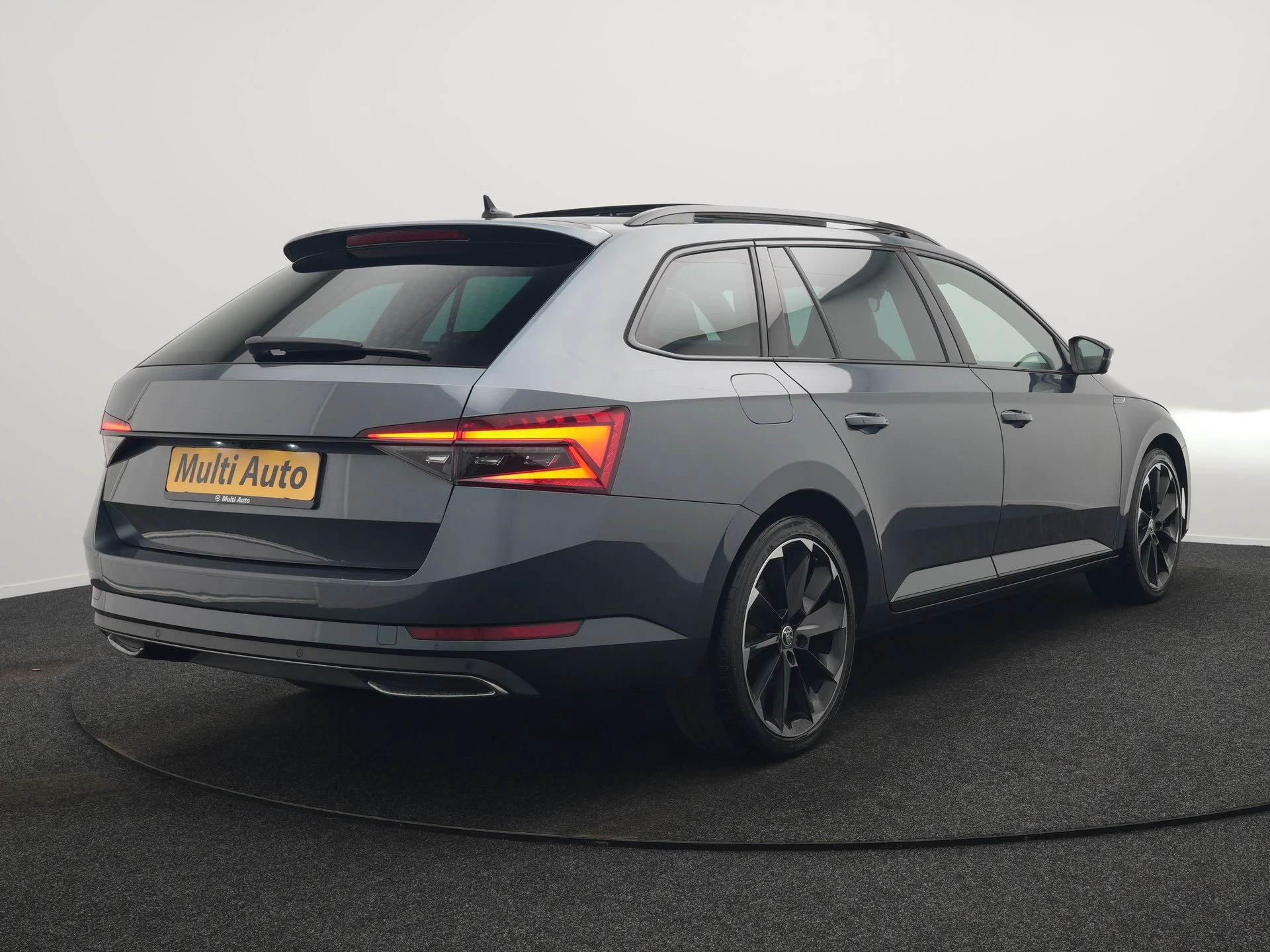 Hoofdafbeelding Škoda Superb