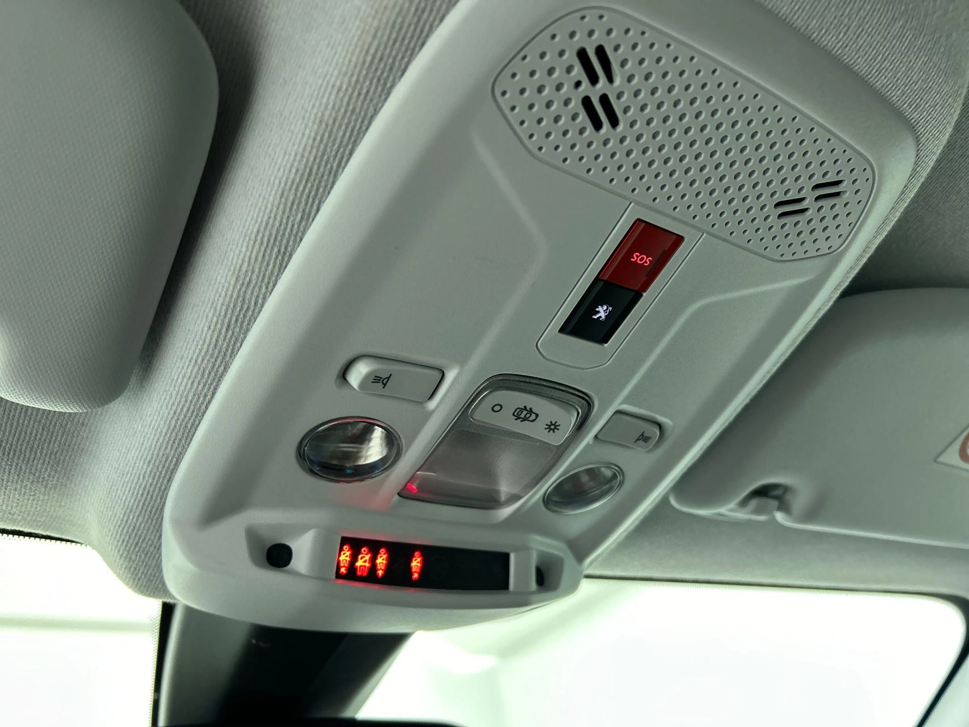 Hoofdafbeelding Peugeot e-208