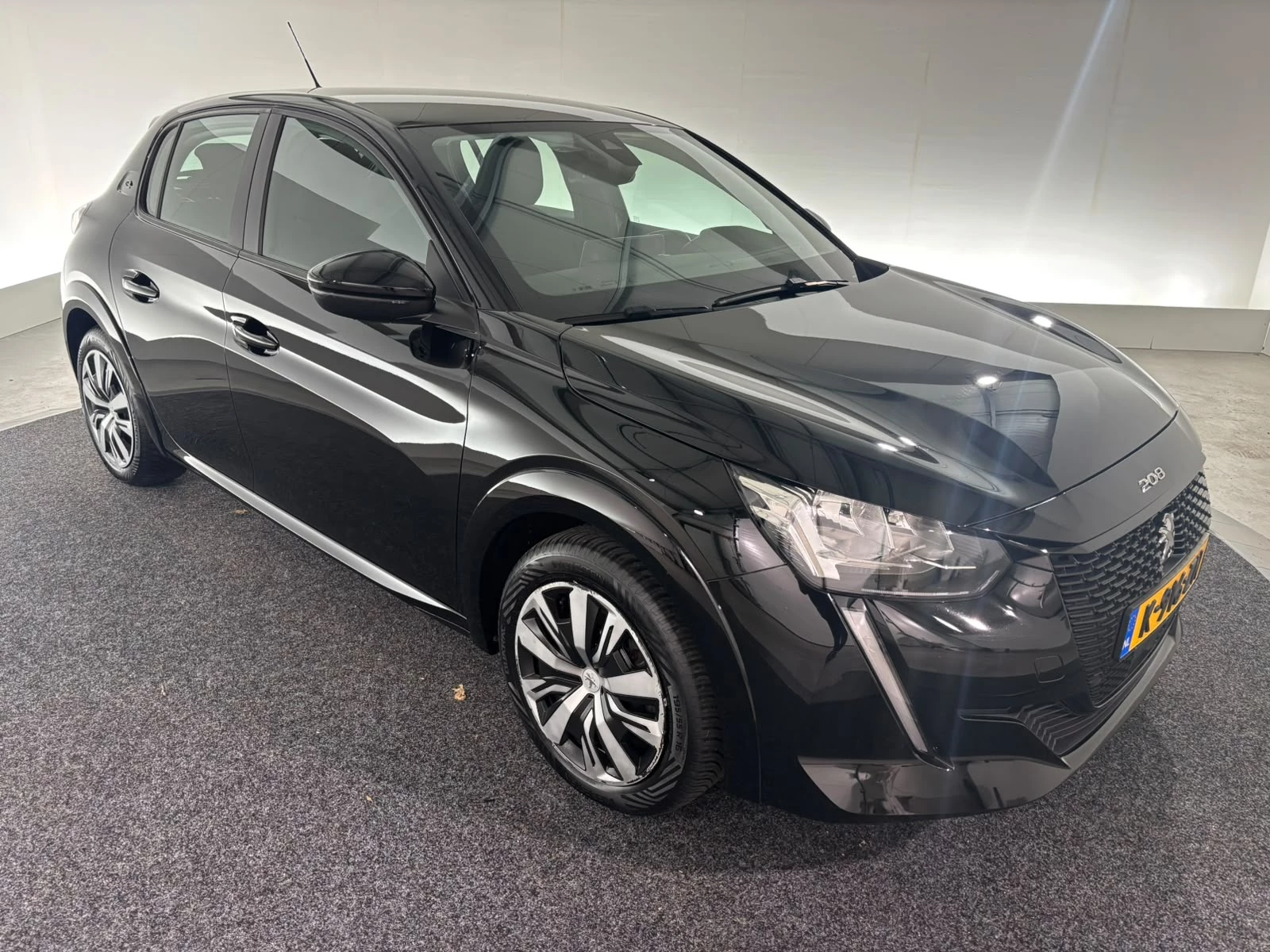 Hoofdafbeelding Peugeot e-208