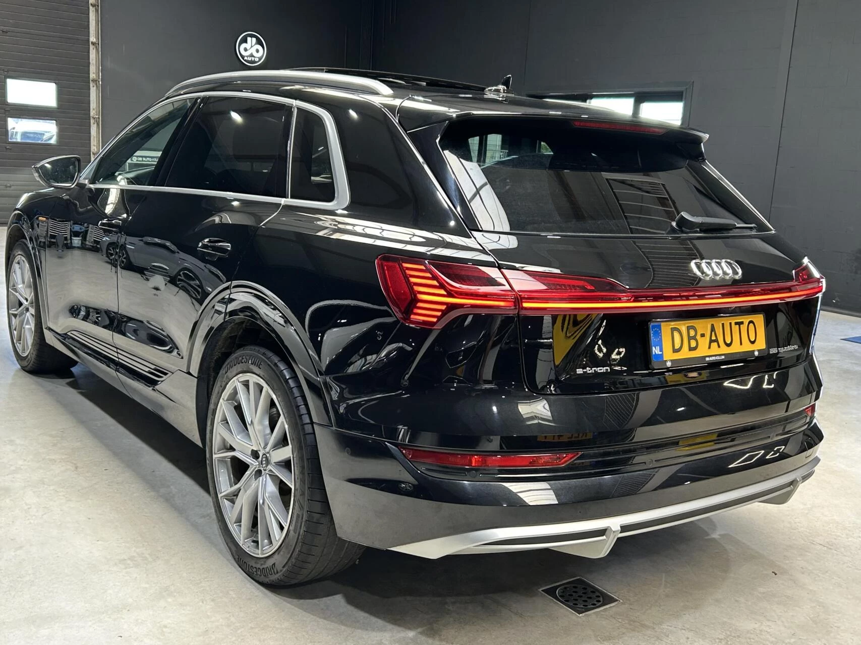 Hoofdafbeelding Audi e-tron