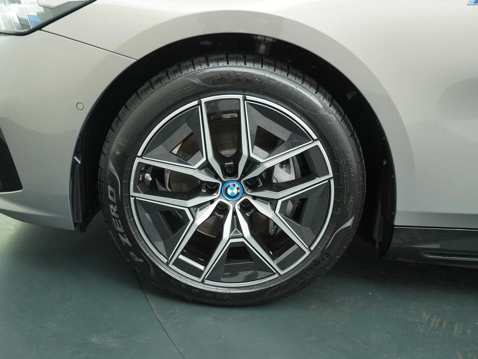 Hoofdafbeelding BMW i5