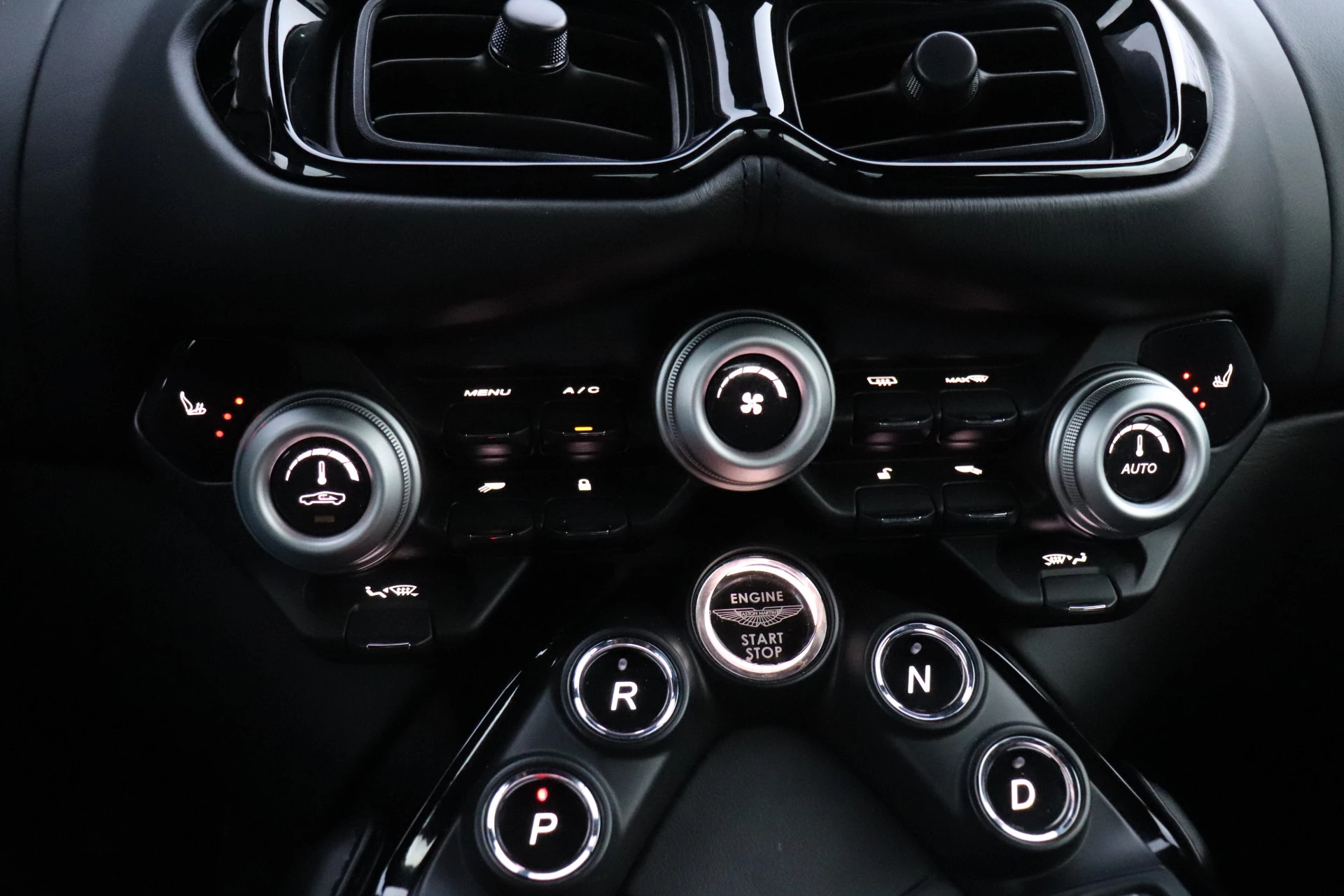 Hoofdafbeelding Aston Martin V8 Vantage