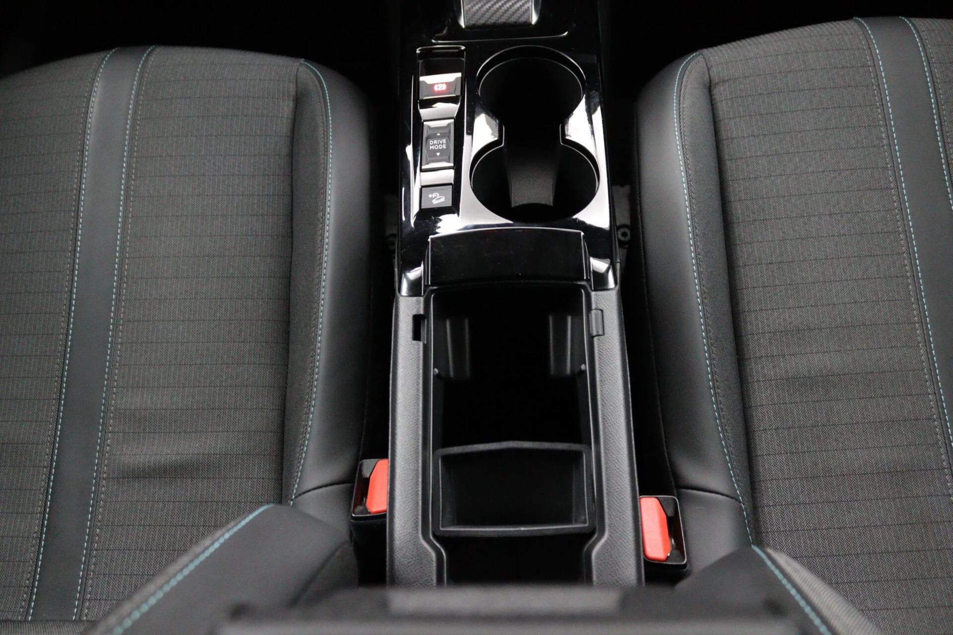 Hoofdafbeelding Peugeot e-2008