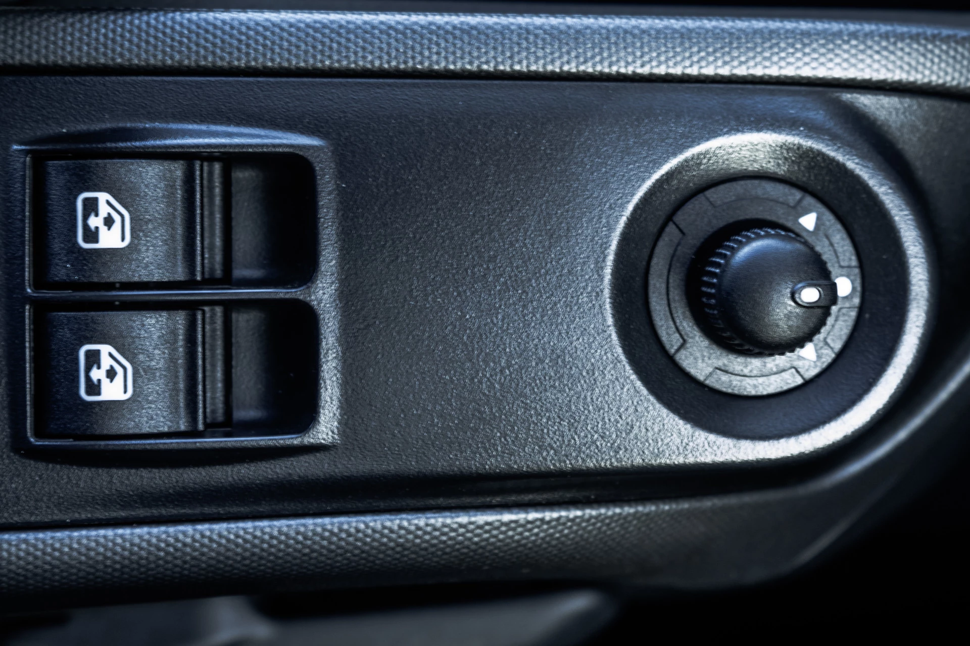 Hoofdafbeelding Iveco 35C16 | 3.0L |  Bakwagen met Laadklep | N1 | Automaat | Cruise | Navi |  3-Zits