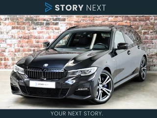 BMW 3 Serie Touring 330i xDrive High Executive M Sport Pakket Automaat / Panoramadak / Trekhaak / Live Cockpit Professional / Leder / DAB / Head-Up Display / Harman Kardon / Stoelverwarming / 19 Inch / M Sportremsysteem / Laser Light / Shadow Line / Extra Getint Glas / Adaptief M Onderstel