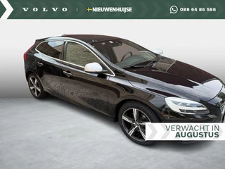 Volvo V40 2.0 T4 Business Sport | Standkachel | Volvo on Call | DAB | Keyless entry/start | Stoelverwarming | Parkeercamera | Parkeersensoren | Extra getint glas |