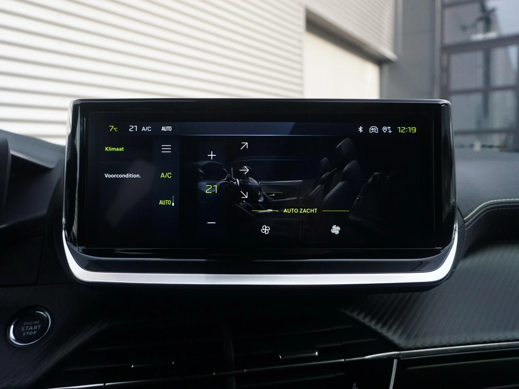 Hoofdafbeelding Peugeot e-2008