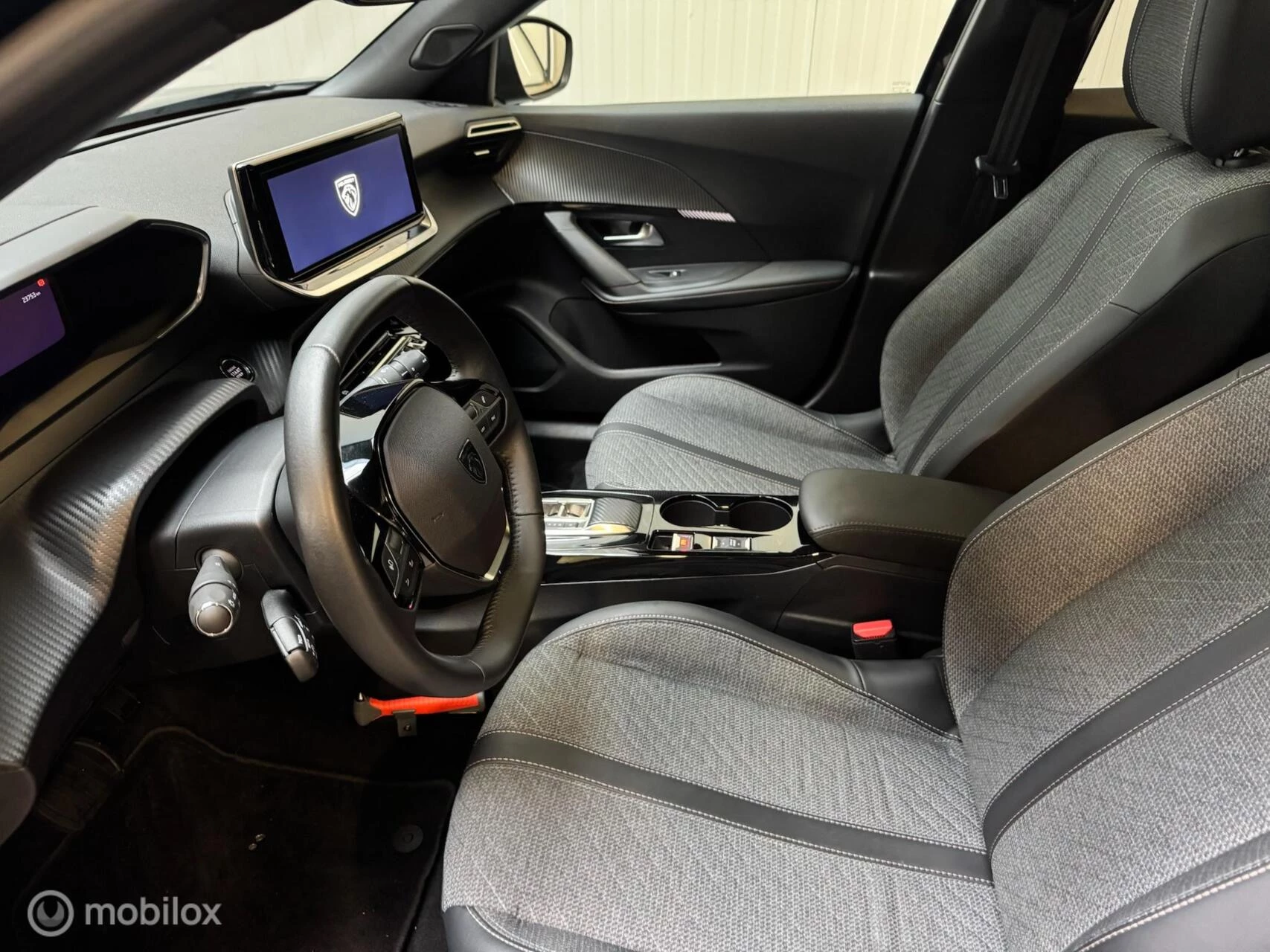 Hoofdafbeelding Peugeot e-2008