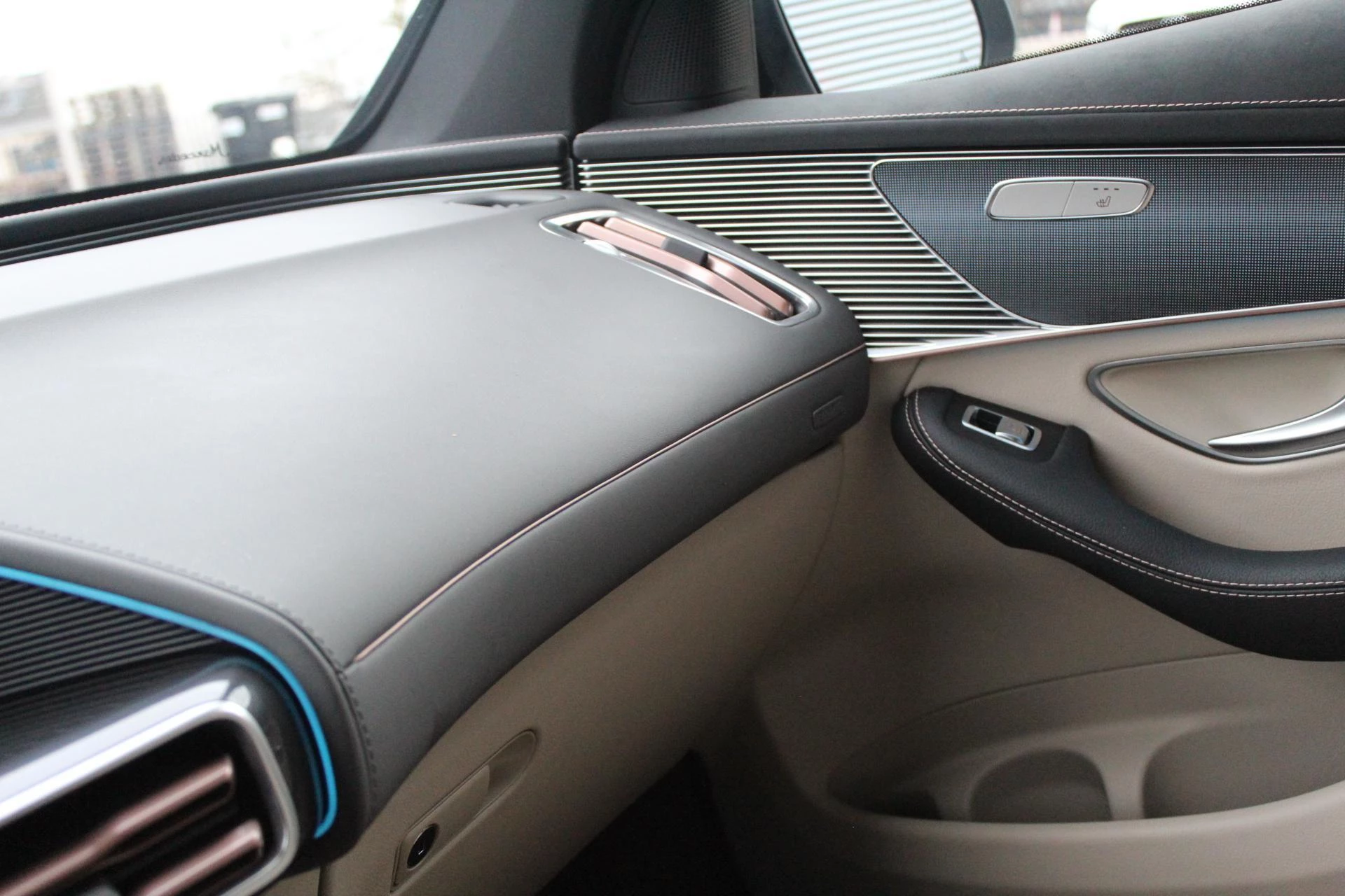 Hoofdafbeelding Mercedes-Benz EQC