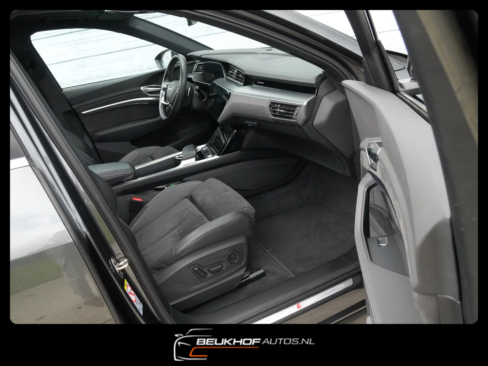 Hoofdafbeelding Audi e-tron