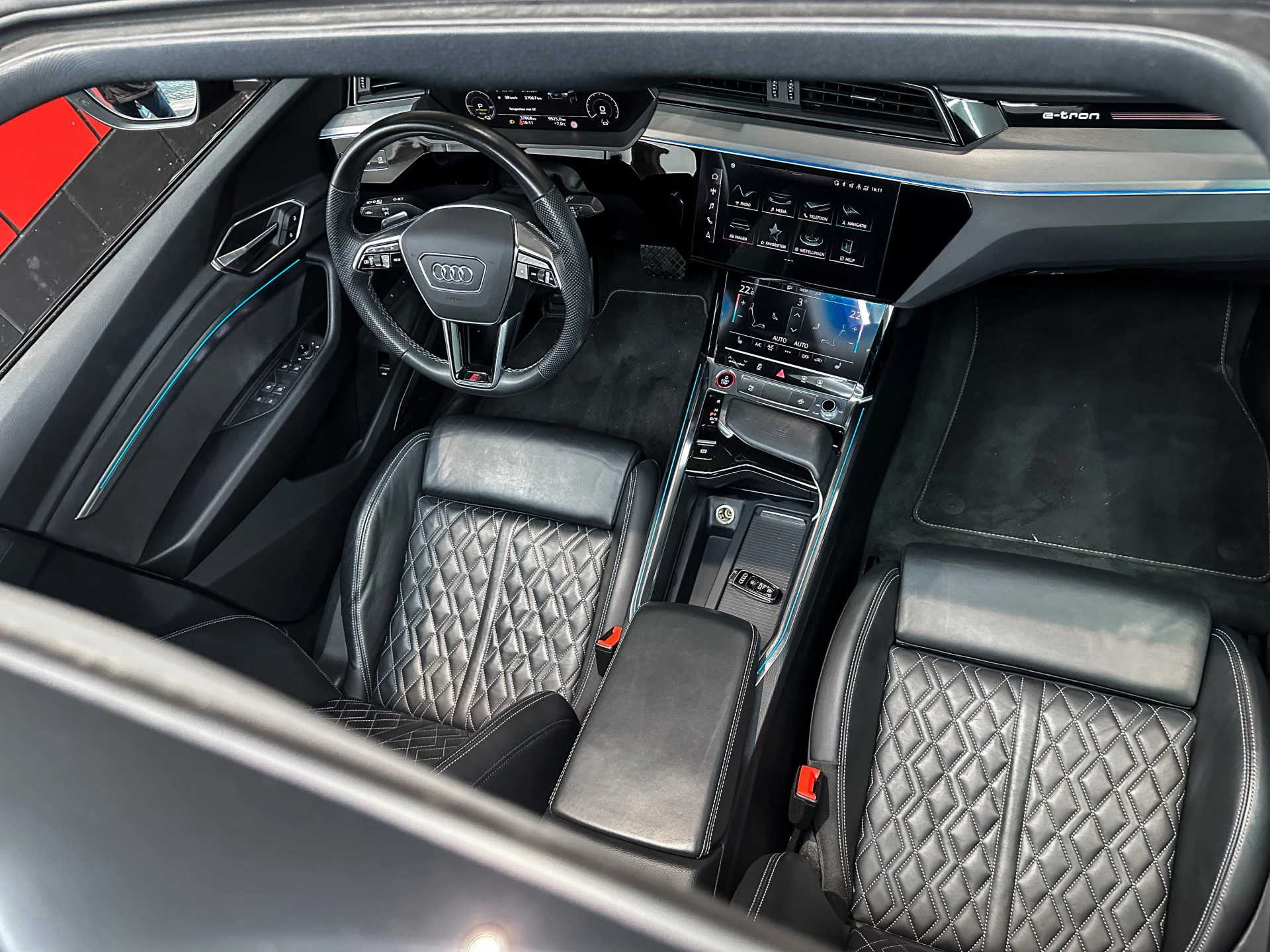 Hoofdafbeelding Audi e-tron