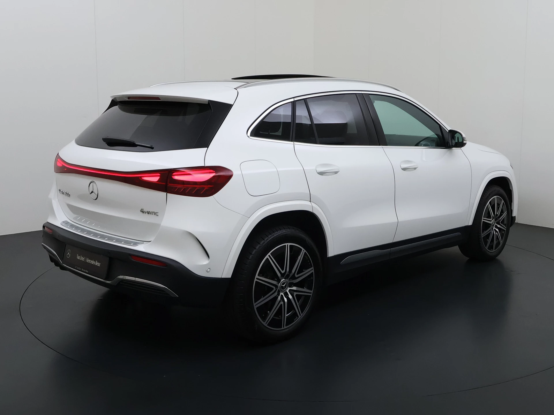 Hoofdafbeelding Mercedes-Benz EQA