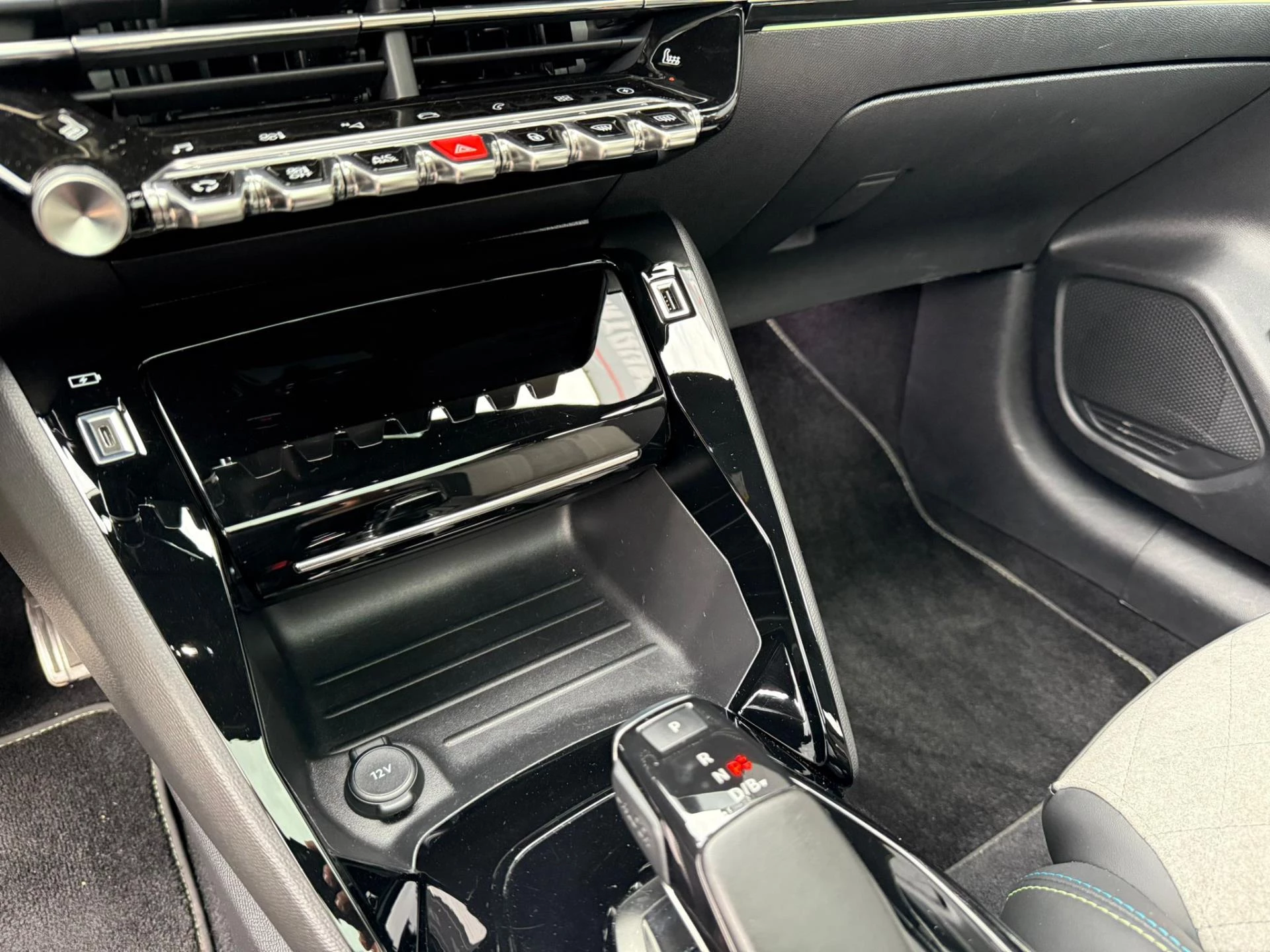 Hoofdafbeelding Peugeot e-208