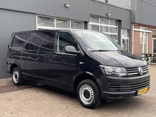 Volkswagen Transporter 2.0 TSI L2H1 150pk Benzine Airco Cruise controle Navigatie Apple carplay Trekhaak 2500kg trekgewicht Parkeerhulp achter Dealer onderhouden!! Bpm vrij voor particulier gebruik!!