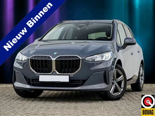 BMW 2 Serie Active Tourer 218i Trekhaak Panoramadak Stuurwielverwarming Stoelverwarming LED Achteruitrijcamera Keyless Entry