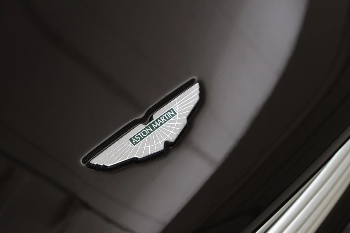 Hoofdafbeelding Aston Martin V12 Virage