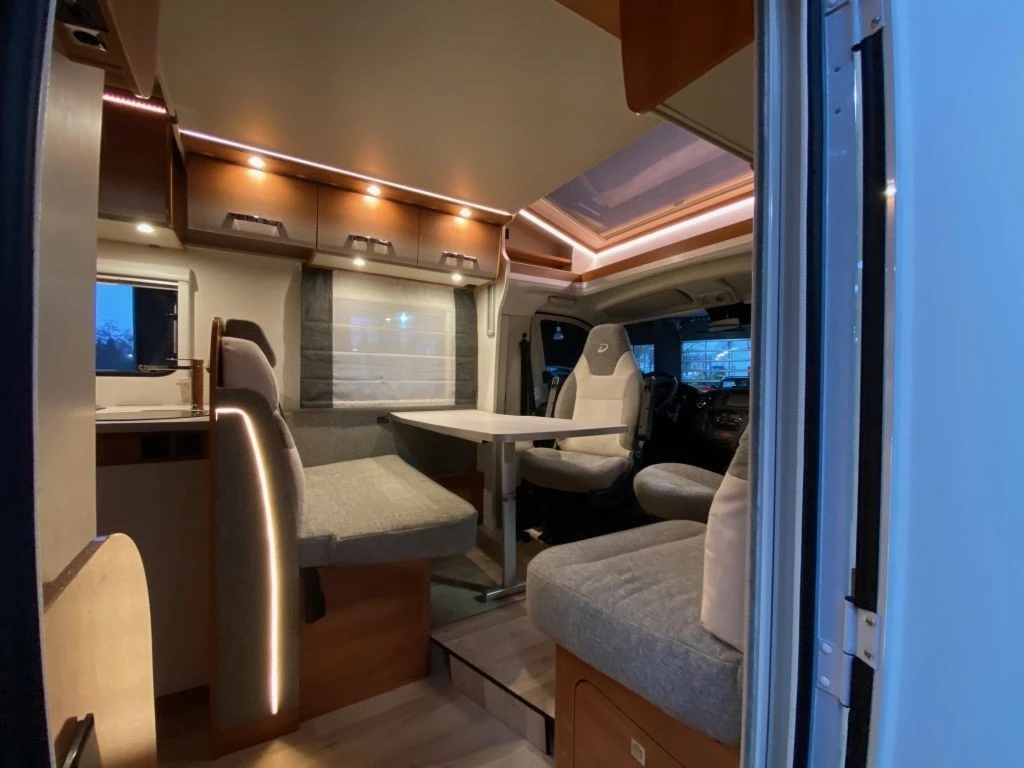 Hoofdafbeelding Dethleffs T7057 Eb 160pk Autom/lengte Bedden/airco