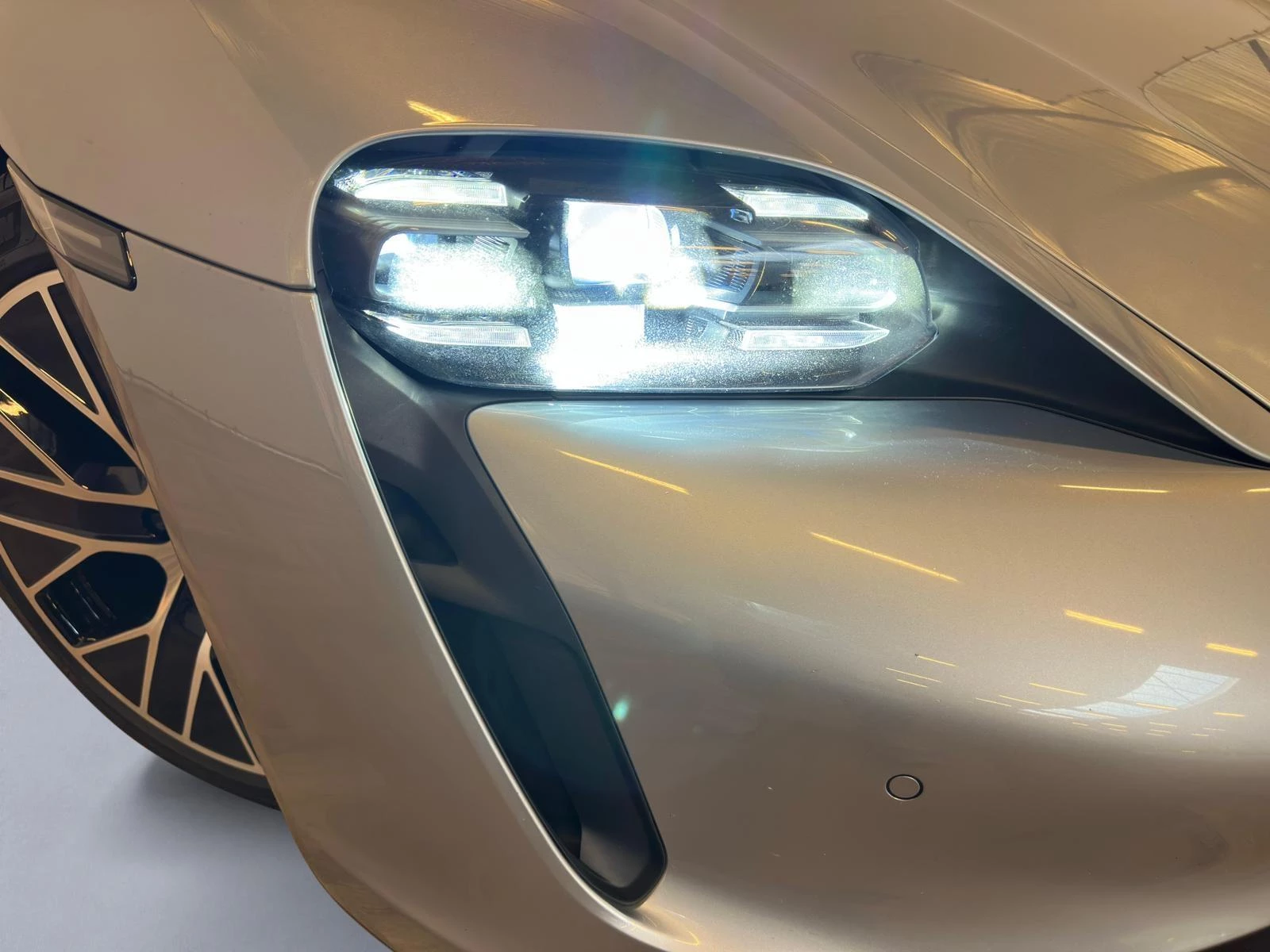 Hoofdafbeelding Porsche Taycan