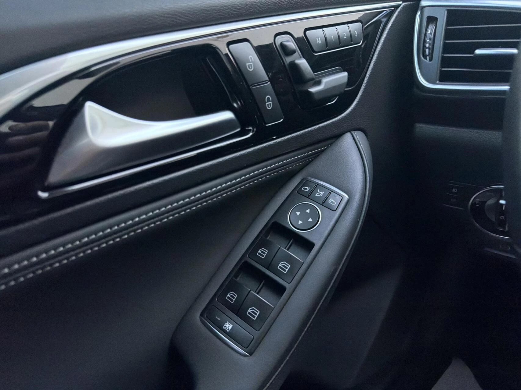 Hoofdafbeelding Infiniti Q30