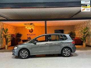 Hoofdafbeelding Volkswagen Golf Sportsvan Volkswagen Golf Sportsvan 1.0 TSI Highline Garantie CarPlay Camera Adoptieve Cruise Front Ass Lane PDC Clima Navi Led Rijklaar