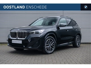 BMW X1 sDrive20i High Executive M Sport Automaat / Panoramadak / Trekhaak / Sportstoelen / M Adaptief onderstel / Stoelverwarming / Adaptieve LED / Park Assistant Plus / Head-Up / Live Cockpit Professional