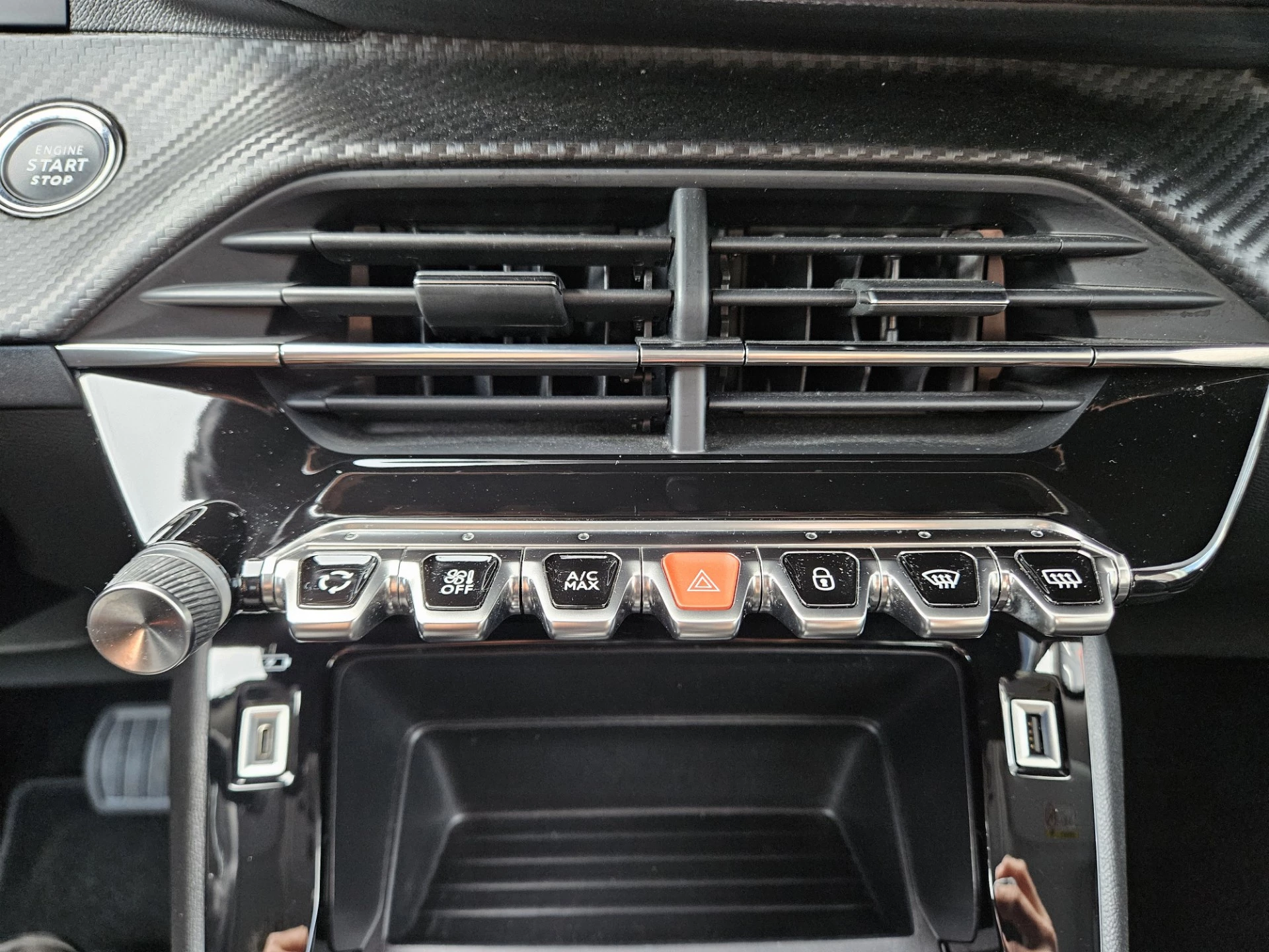 Hoofdafbeelding Peugeot e-2008