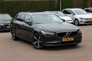 Volvo V90 2.0 D3 Momentum / Trekhaak / Camera / Luchtvering / Leder / 19'' R-design / Navigatie / Virtual Cockpit / Stoelverwarming / DAB / ACC