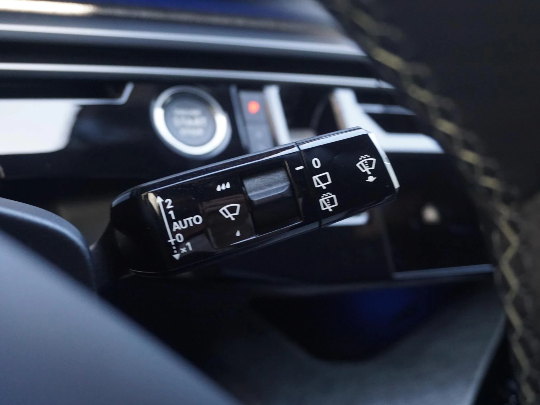 Hoofdafbeelding Peugeot e-5008