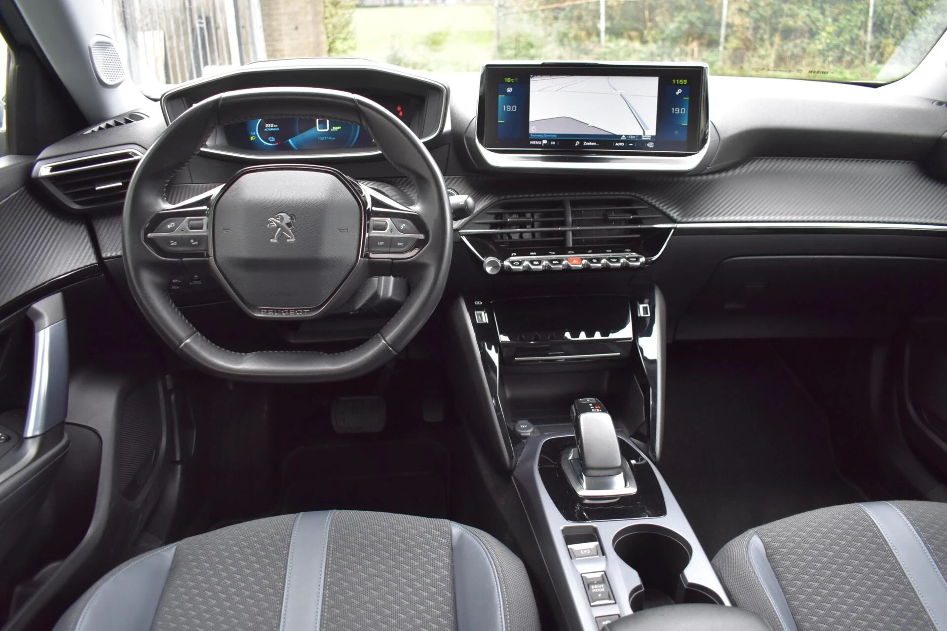 Hoofdafbeelding Peugeot e-2008
