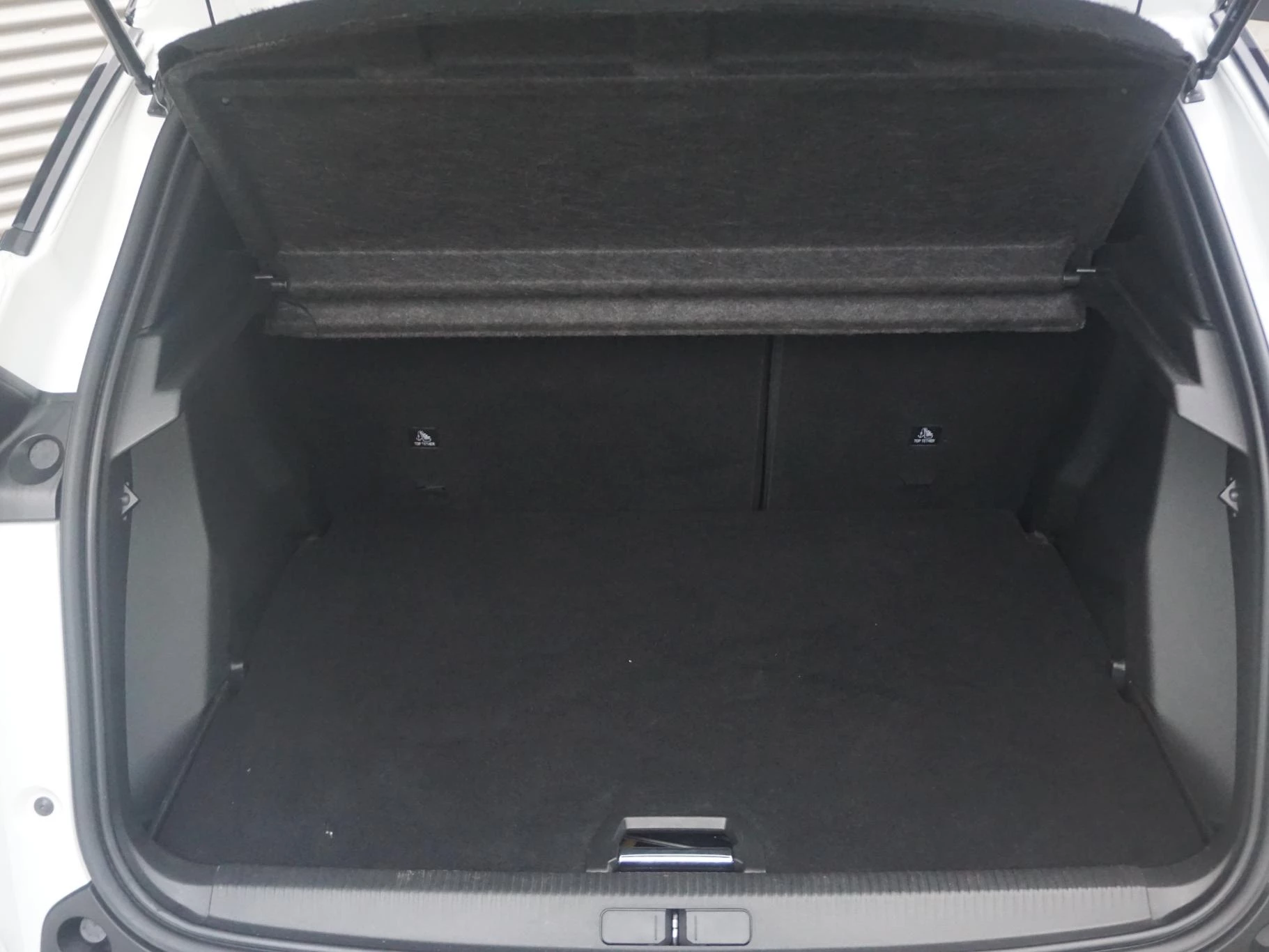 Hoofdafbeelding Peugeot e-2008