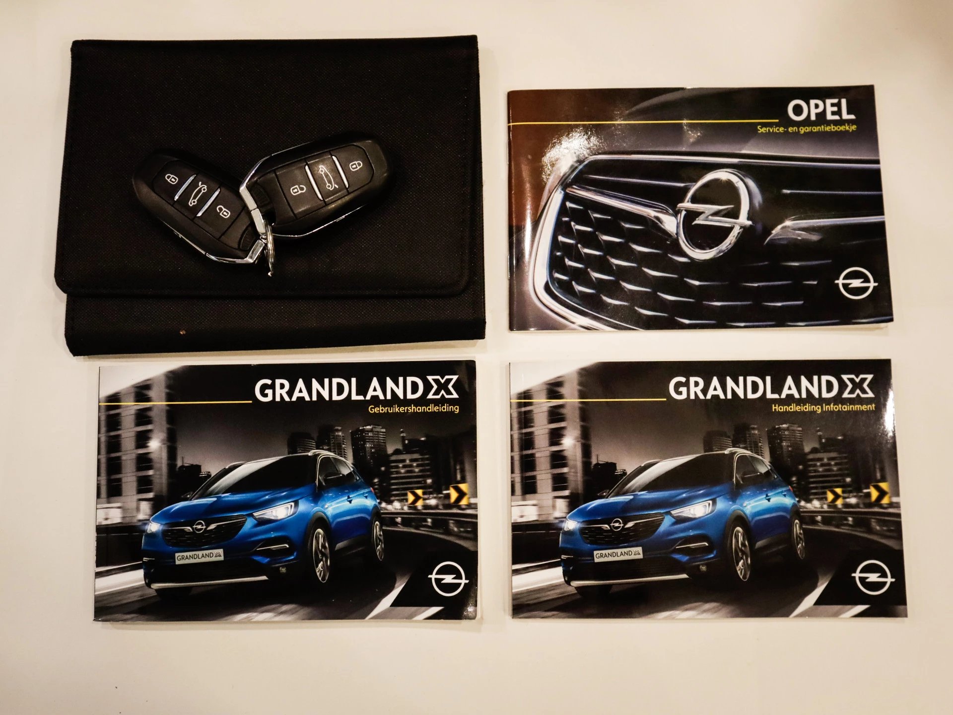 Hoofdafbeelding Opel Grandland X