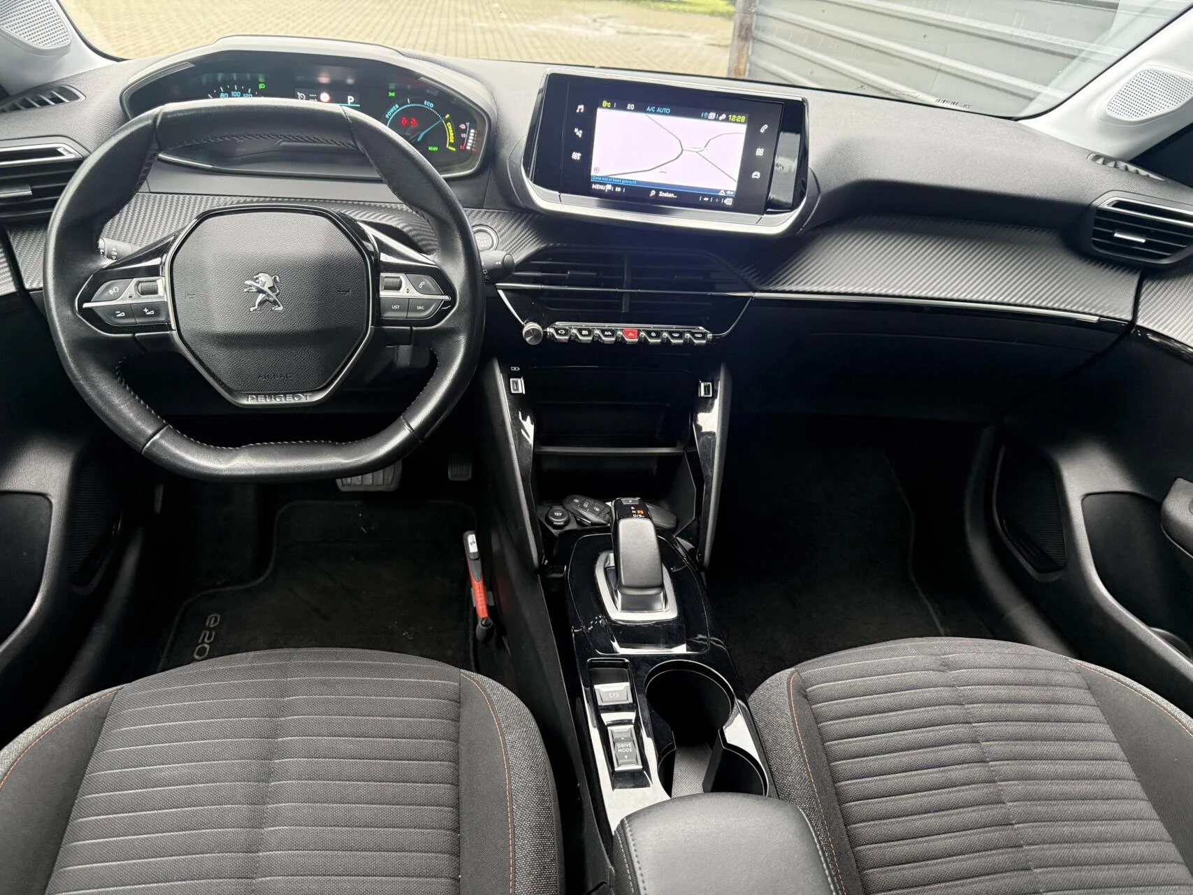 Hoofdafbeelding Peugeot e-208