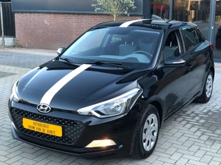 Hoofdafbeelding Hyundai i20 Hyundai i20 1.2 LP i-Drive Cool NIEUWSTAAT 1e EIGENAAR 5 DEURS AIRCO TREKHAAK ELEKTR PAKKET