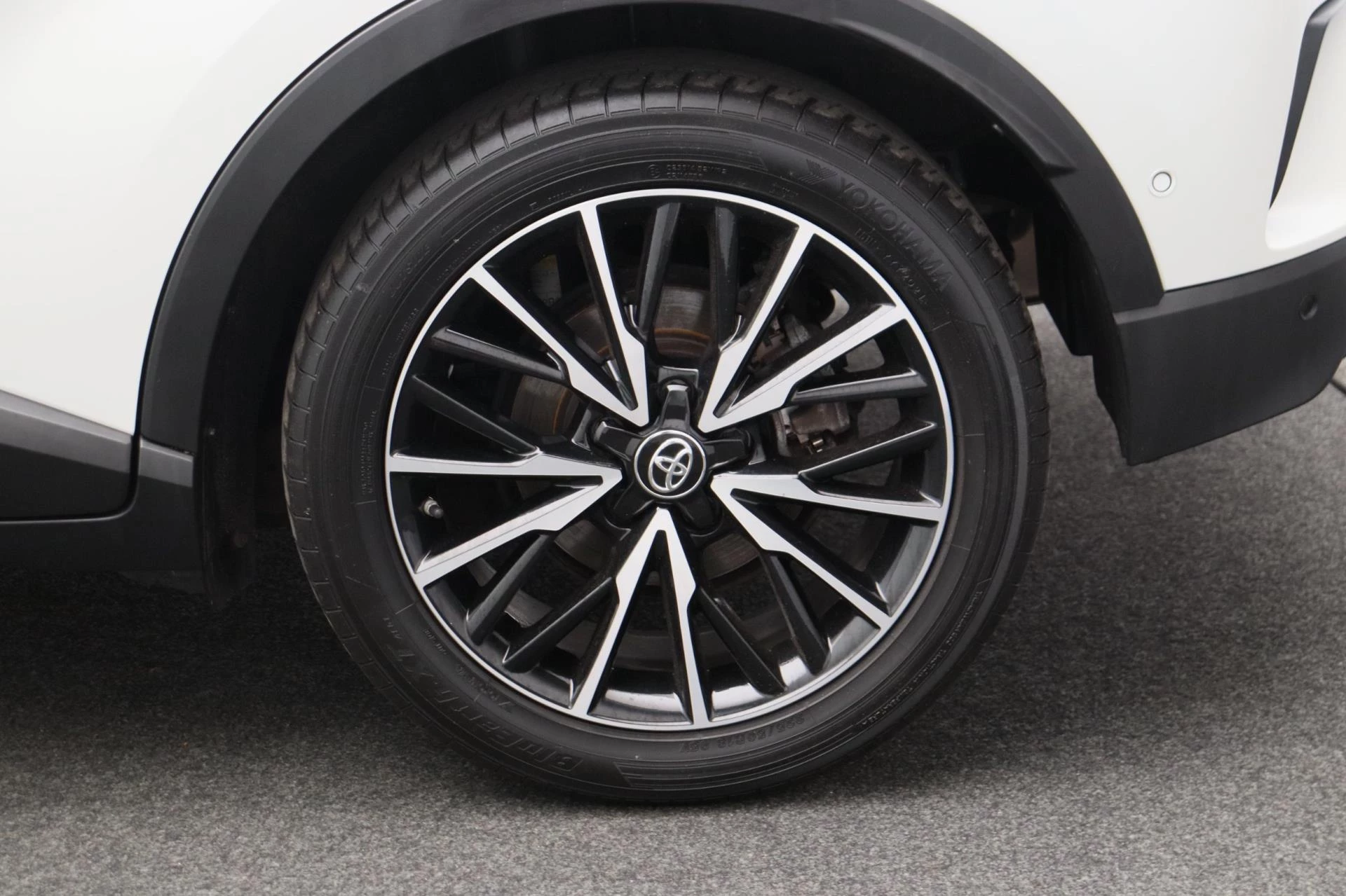 Hoofdafbeelding Toyota C-HR