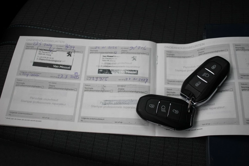 Hoofdafbeelding Peugeot e-2008