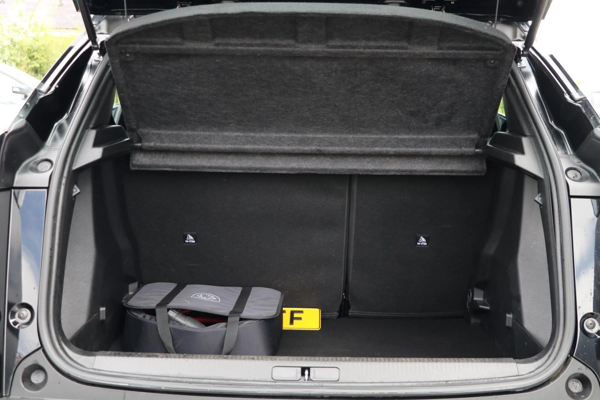 Hoofdafbeelding Peugeot e-2008