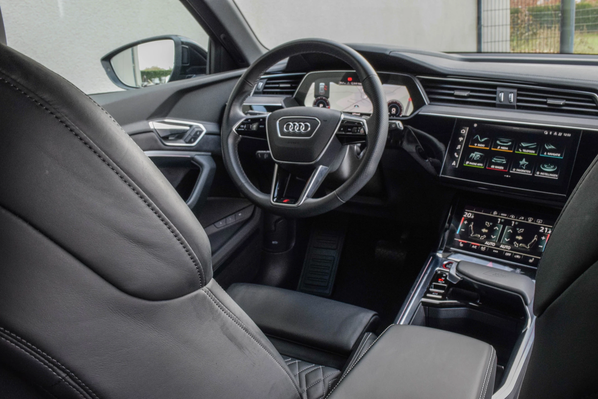 Hoofdafbeelding Audi e-tron