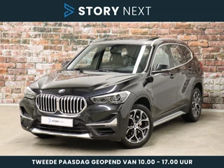 BMW X1 sDrive20i High Executive xLine Automaat / Navigatiesysteem Plus / Panoramadak / Trekhaak / Head-Up Display / Leder / Hifi / Stoelverwarming / 18 Inch / LED / Sportstoelen / Achteruitrijcamera / DAB / Parkeersensoren voor+achter