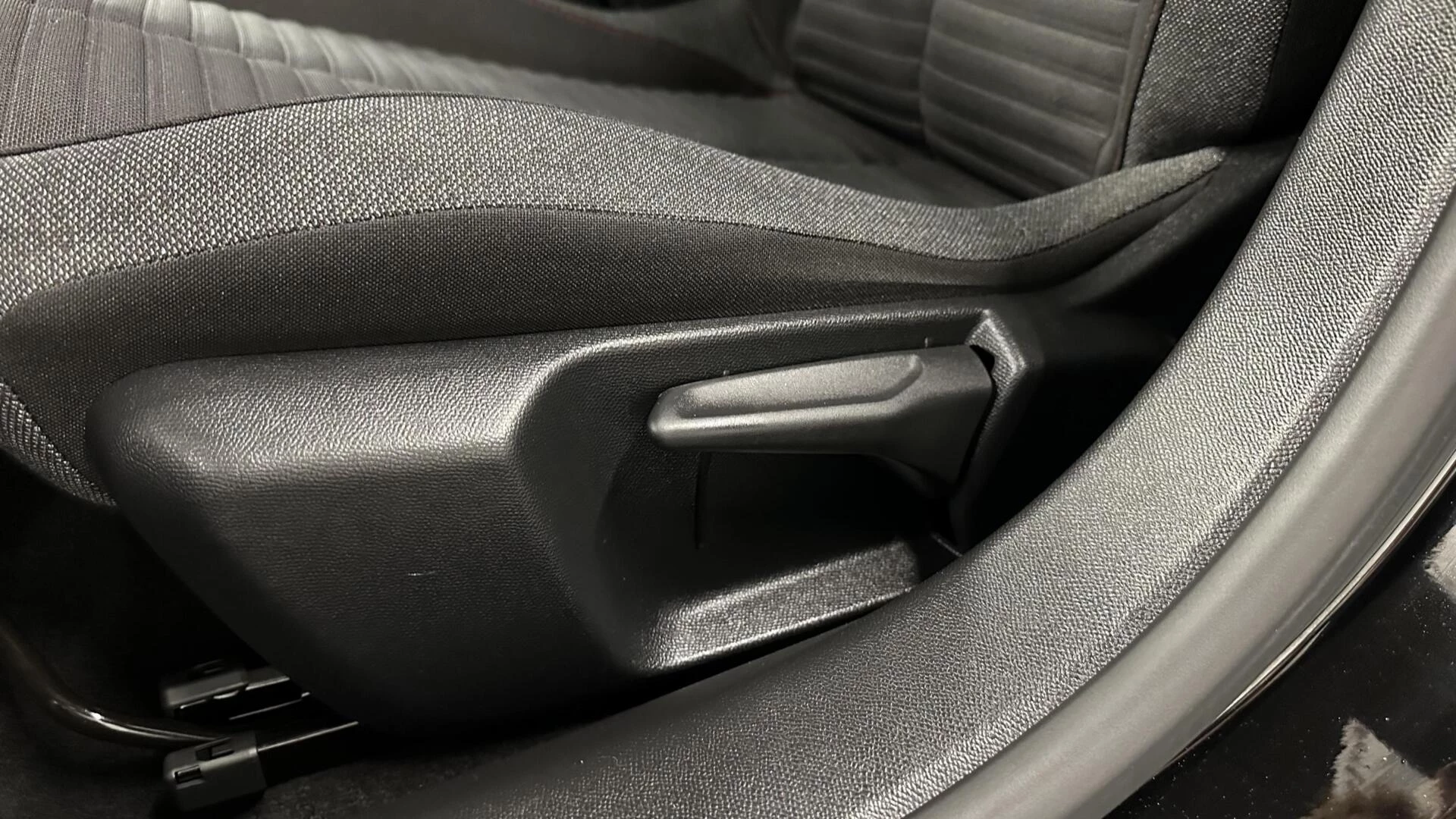 Hoofdafbeelding Peugeot e-208