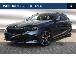 Hoofdafbeelding BMW 5 Serie BMW 5 Serie Touring 520i M Sport Automaat / Panoramadak / Trekhaak / Bowers & Wilkins / Adaptieve LED / Parking Assistant Plus / Comfort Access / Stoelventilatie