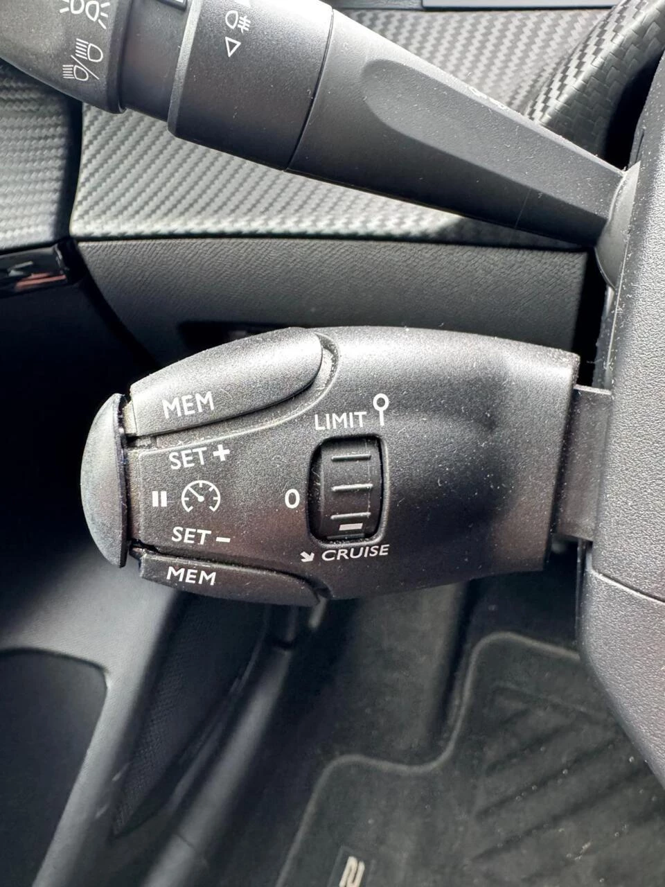 Hoofdafbeelding Peugeot e-208