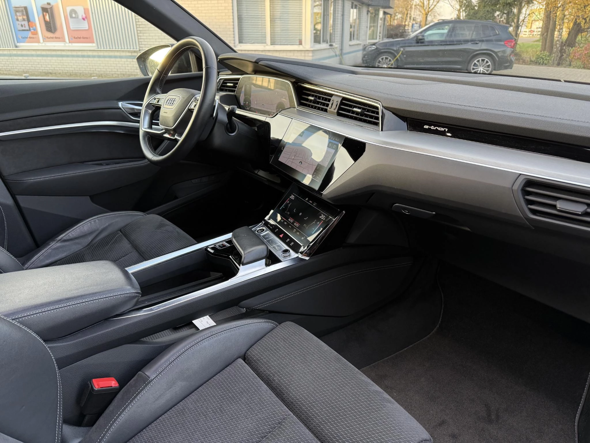 Hoofdafbeelding Audi e-tron