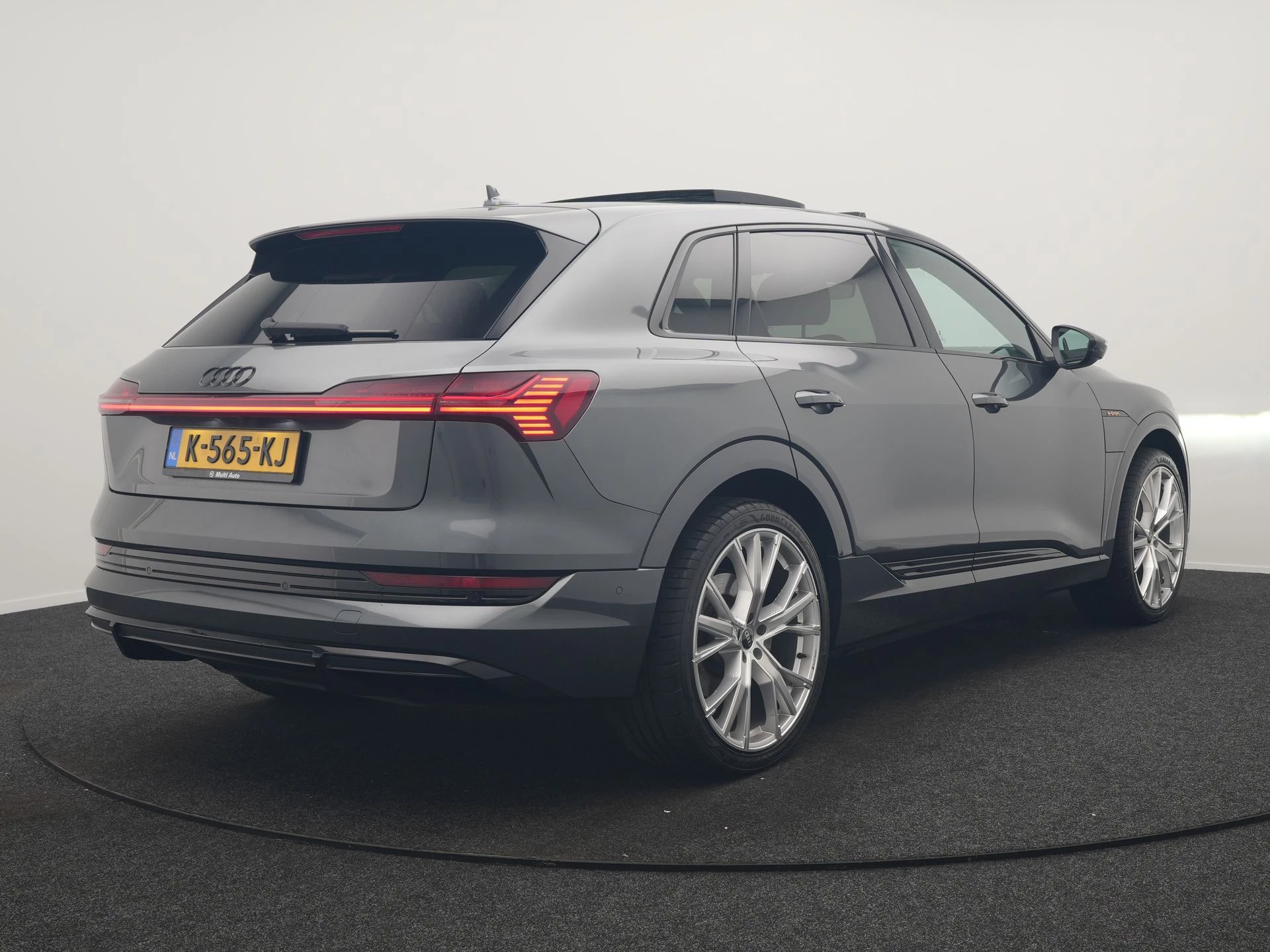 Hoofdafbeelding Audi e-tron