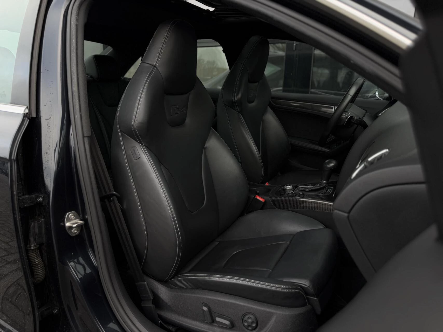 Hoofdafbeelding Audi S4