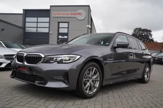 BMW 3-serie Touring 330i Executive Edition | Sportstoelen | Elektrische trekhaak | 259PK | NAP | Dealer onderhouden |