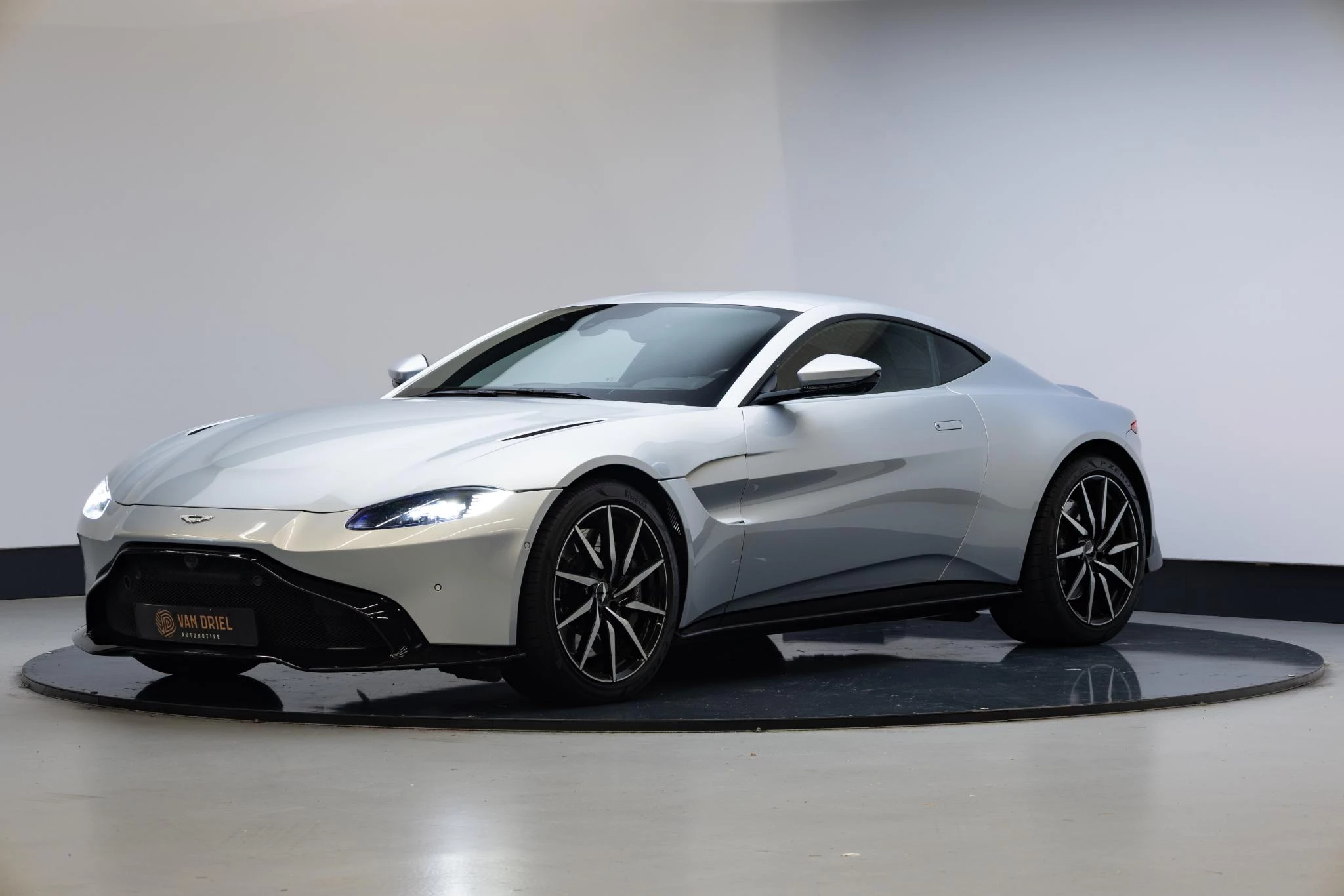 Hoofdafbeelding Aston Martin V8 Vantage
