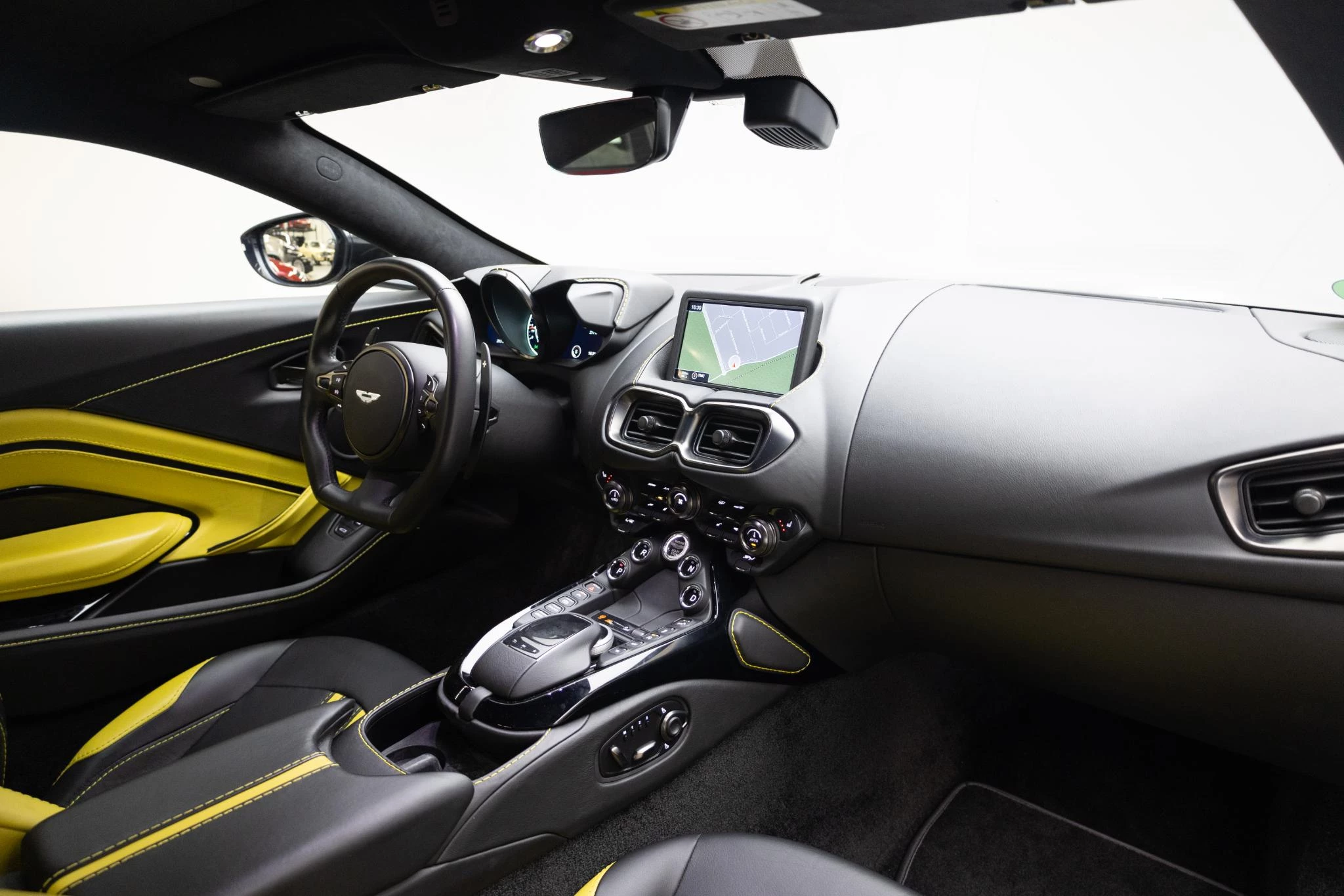 Hoofdafbeelding Aston Martin V8 Vantage