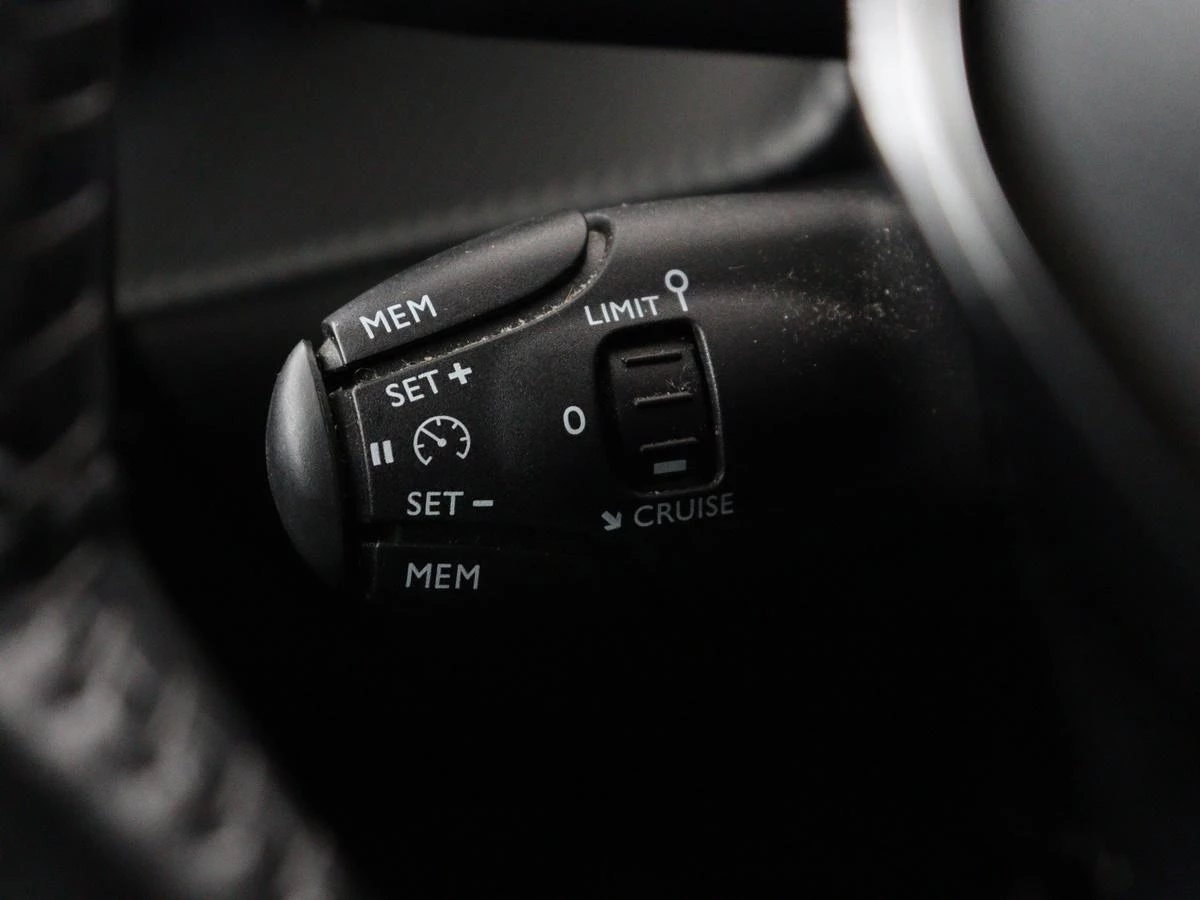 Hoofdafbeelding Peugeot e-2008